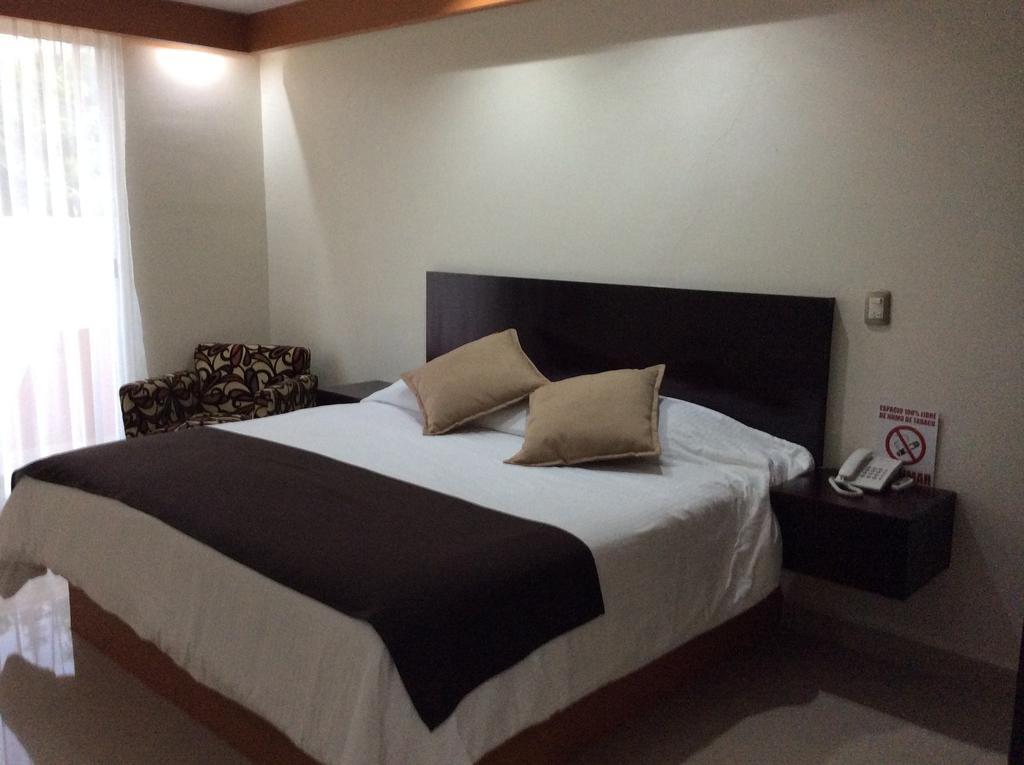 Huejutla de Reyes Hotel La Media Luna Inn חדר תמונה