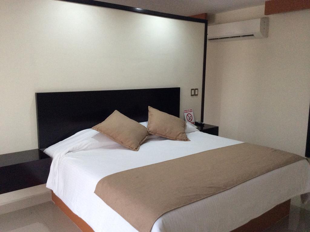 Huejutla de Reyes Hotel La Media Luna Inn חדר תמונה