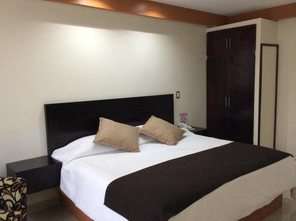 Huejutla de Reyes Hotel La Media Luna Inn חדר תמונה